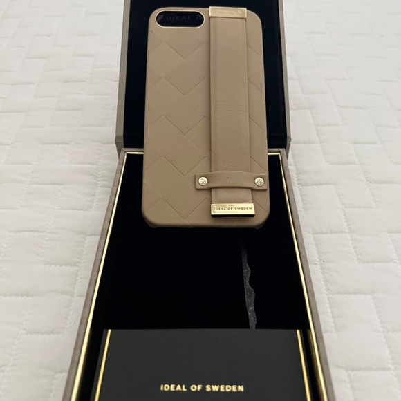 IDEAL OF SWEDEN Statement Case iPhone 8Plus Braided Light Camel, Strap Handle - Picture 2 of 10